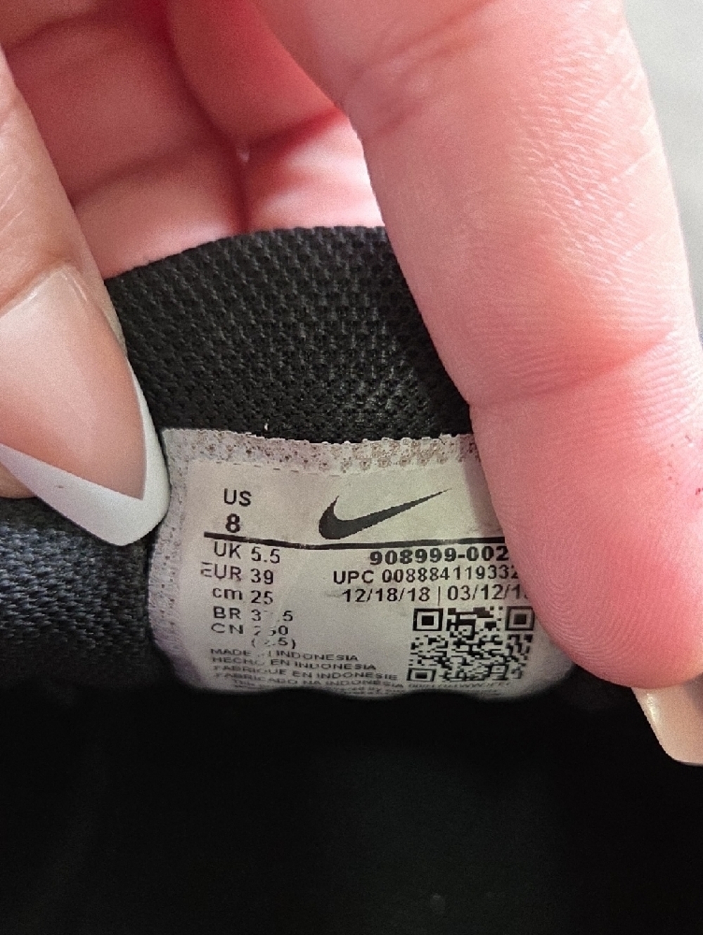Nike Women's All-Black Lightweight Athletic Sneakers - Picture 6 of 7